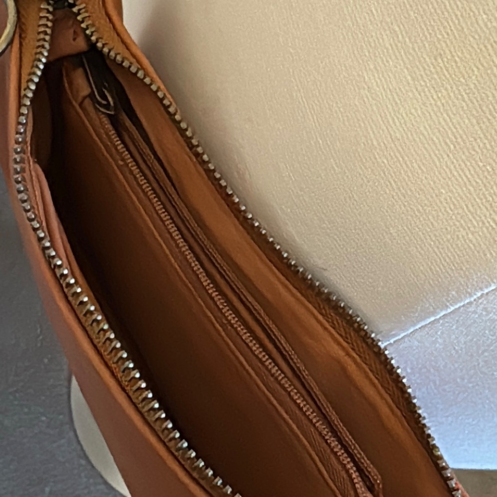 Universal Thread Purse - Picture 9 of 10